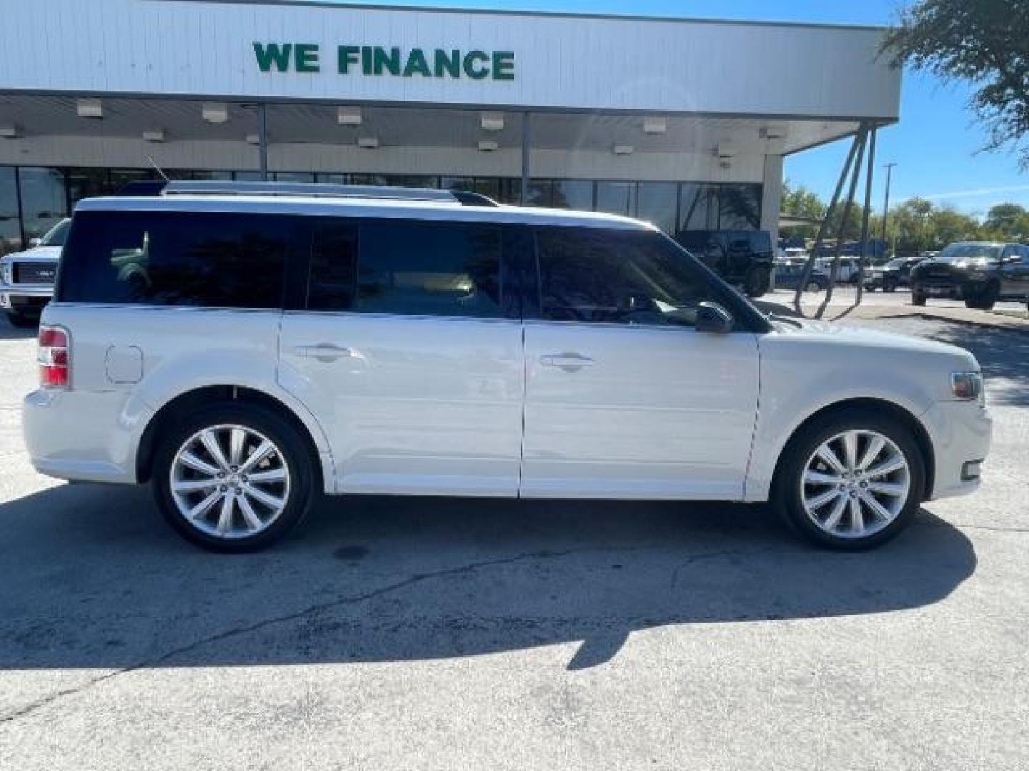 2013 White Platinum Metal /Charcoal Black Leath Ford Flex SEL FWD (2FMGK5C87DB) with an 3.5L V6 DOHC 24V engine, 6-Speed Automatic Ov transmission, located at 900 South McDonald Street, McKinney, TX, 75069, (972) 529-2992, 33.189335, -96.613403 - Photo#9