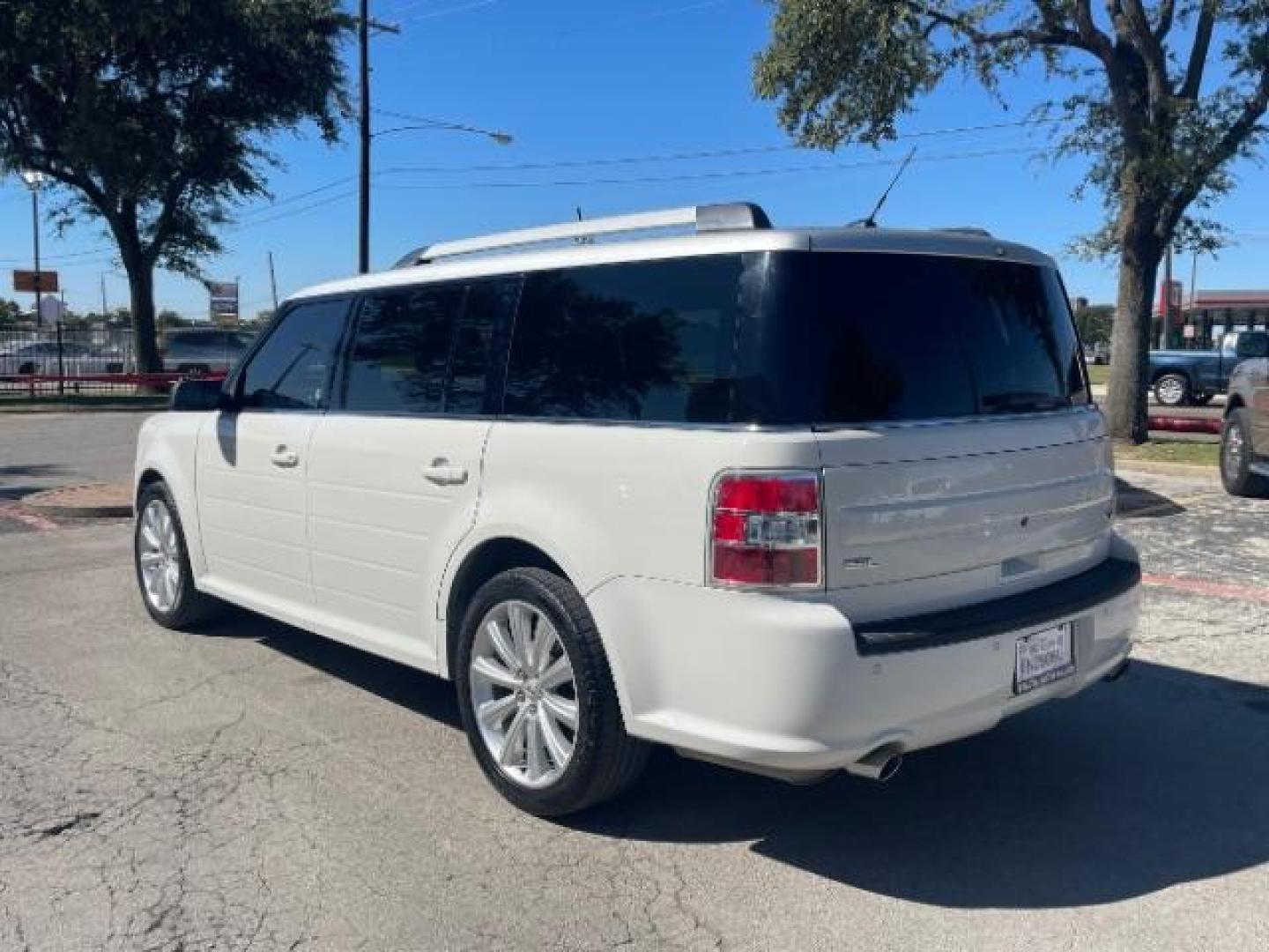 2013 White Platinum Metal /Charcoal Black Leath Ford Flex SEL FWD (2FMGK5C87DB) with an 3.5L V6 DOHC 24V engine, 6-Speed Automatic Ov transmission, located at 900 South McDonald Street, McKinney, TX, 75069, (972) 529-2992, 33.189335, -96.613403 - Photo#6