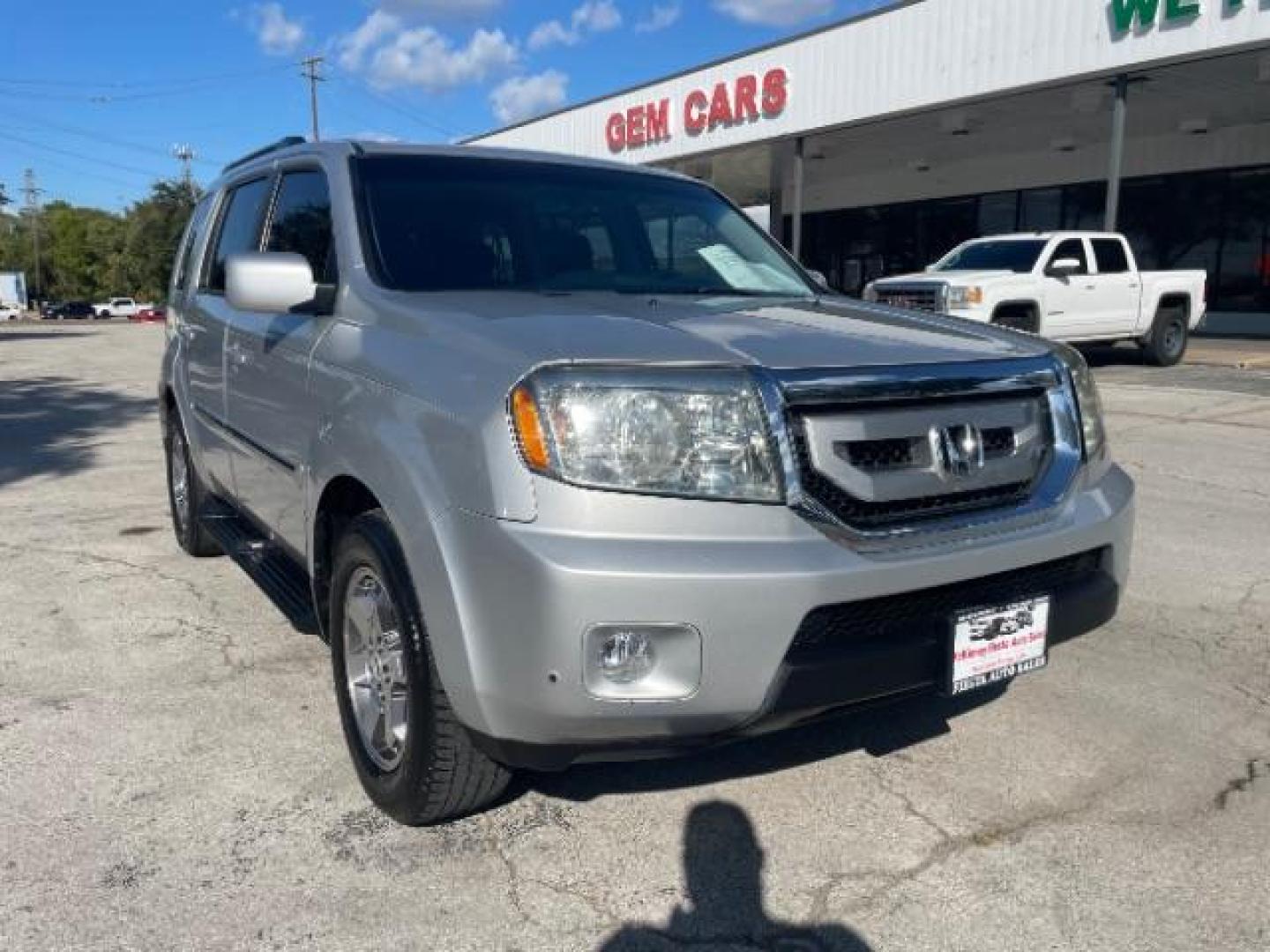 2009 Silver /Black Leather Interi Honda Pilot Touring 2WD with DVD (5FNYF38959B) with an 3.5L V6 SOHC 24V engine, 5-Speed Automatic transmission, located at 900 South McDonald Street, McKinney, TX, 75069, (972) 529-2992, 33.189335, -96.613403 - Photo#0