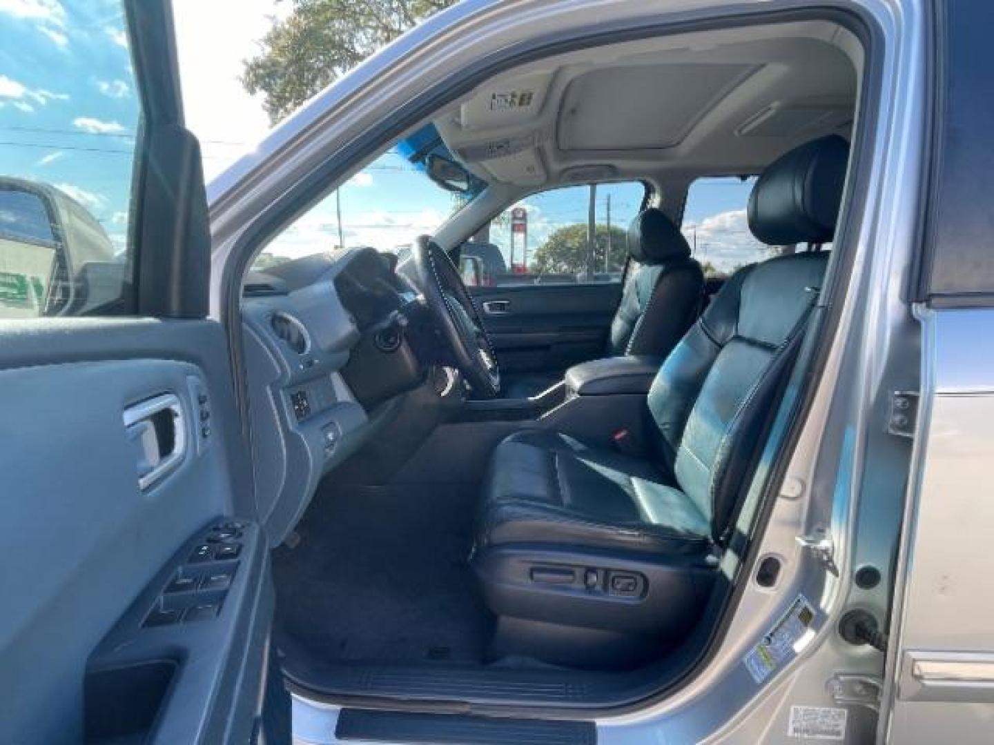 2009 Silver /Black Leather Interi Honda Pilot Touring 2WD with DVD (5FNYF38959B) with an 3.5L V6 SOHC 24V engine, 5-Speed Automatic transmission, located at 900 South McDonald Street, McKinney, TX, 75069, (972) 529-2992, 33.189335, -96.613403 - Photo#13