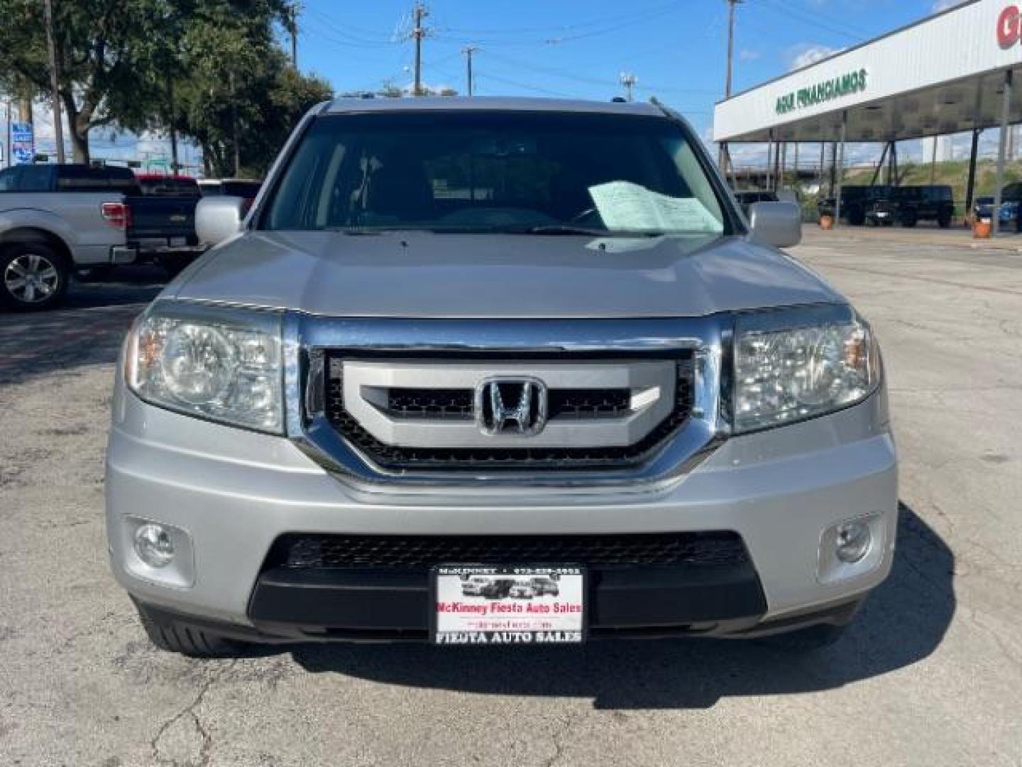 2009 Silver /Black Leather Interi Honda Pilot Touring 2WD with DVD (5FNYF38959B) with an 3.5L V6 SOHC 24V engine, 5-Speed Automatic transmission, located at 900 South McDonald Street, McKinney, TX, 75069, (972) 529-2992, 33.189335, -96.613403 - Photo#1