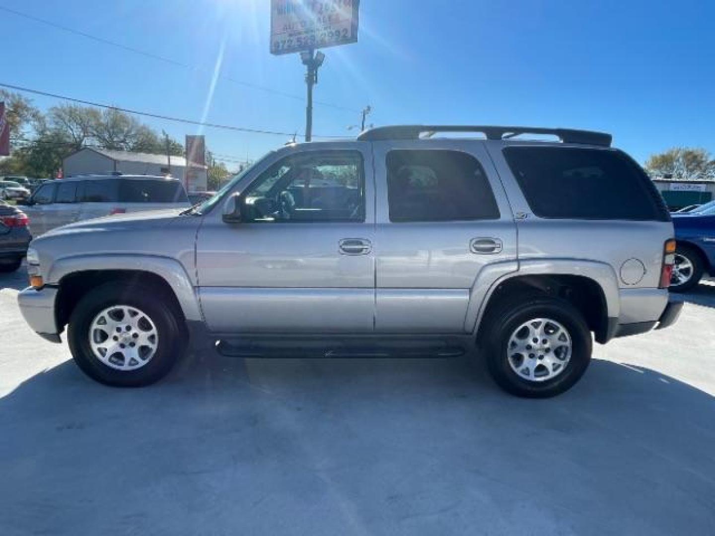 2004 Silver Birch Metallic /Gray/Dark Charcoal Leather Interior Chevrolet Tahoe 4WD (1GNEK13Z24R) with an 5.3L V8 OHV 16V FFV engine, 4-Speed Automatic transmission, located at 900 South McDonald Street, McKinney, TX, 75069, (972) 529-2992, 33.189335, -96.613403 - Photo#1