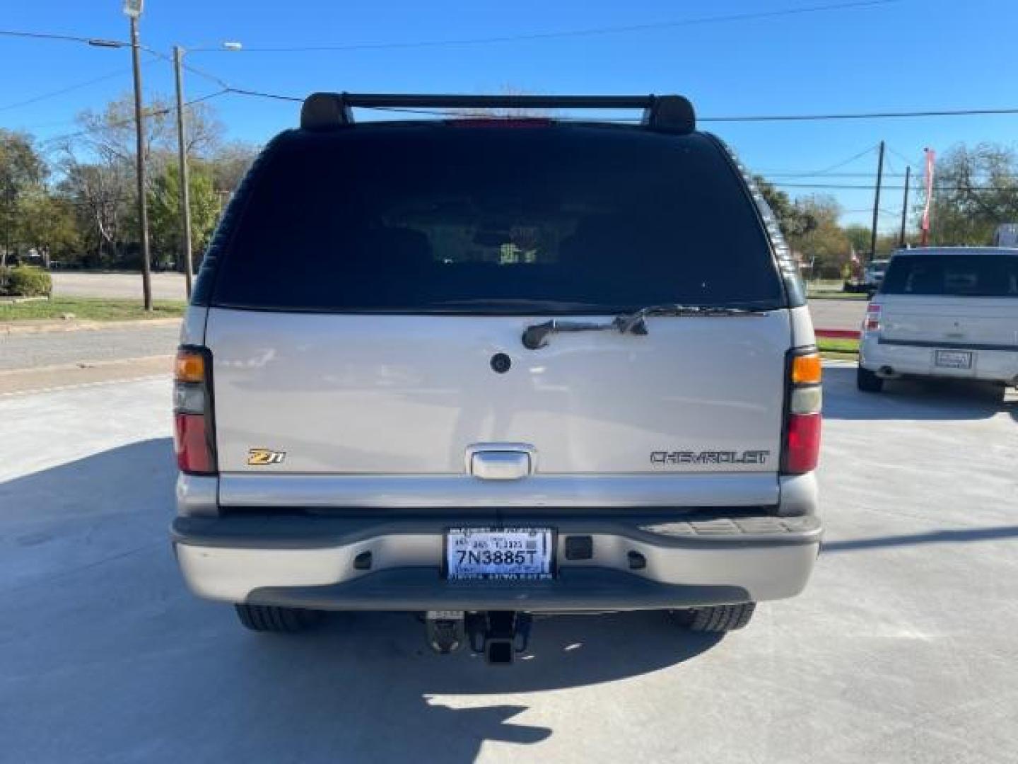 2004 Silver Birch Metallic /Gray/Dark Charcoal Leather Interior Chevrolet Tahoe 4WD (1GNEK13Z24R) with an 5.3L V8 OHV 16V FFV engine, 4-Speed Automatic transmission, located at 900 South McDonald Street, McKinney, TX, 75069, (972) 529-2992, 33.189335, -96.613403 - Photo#5