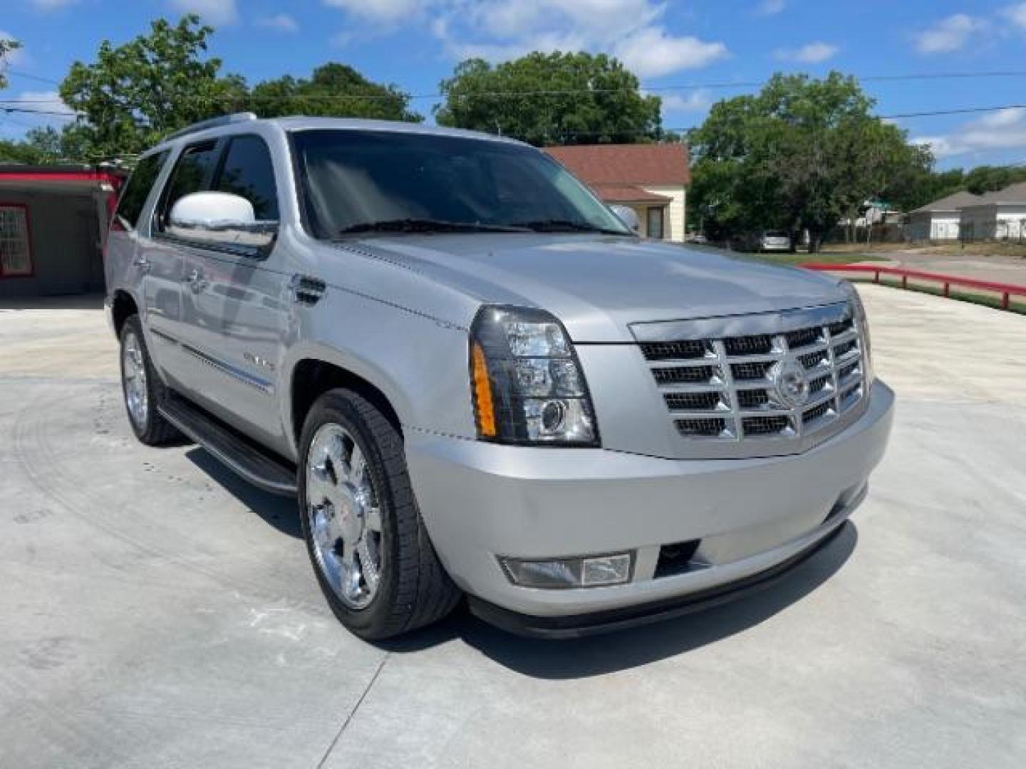 2012 Radiant Silver Metal /Ebony Leather Interi Cadillac Escalade 2WD Luxury (1GYS3BEF4CR) with an 6.2L V8 OHV 16V FFV engine, 6-Speed Automatic transmission, located at 900 South McDonald Street, McKinney, TX, 75069, (972) 529-2992, 33.189335, -96.613403 - Photo#0