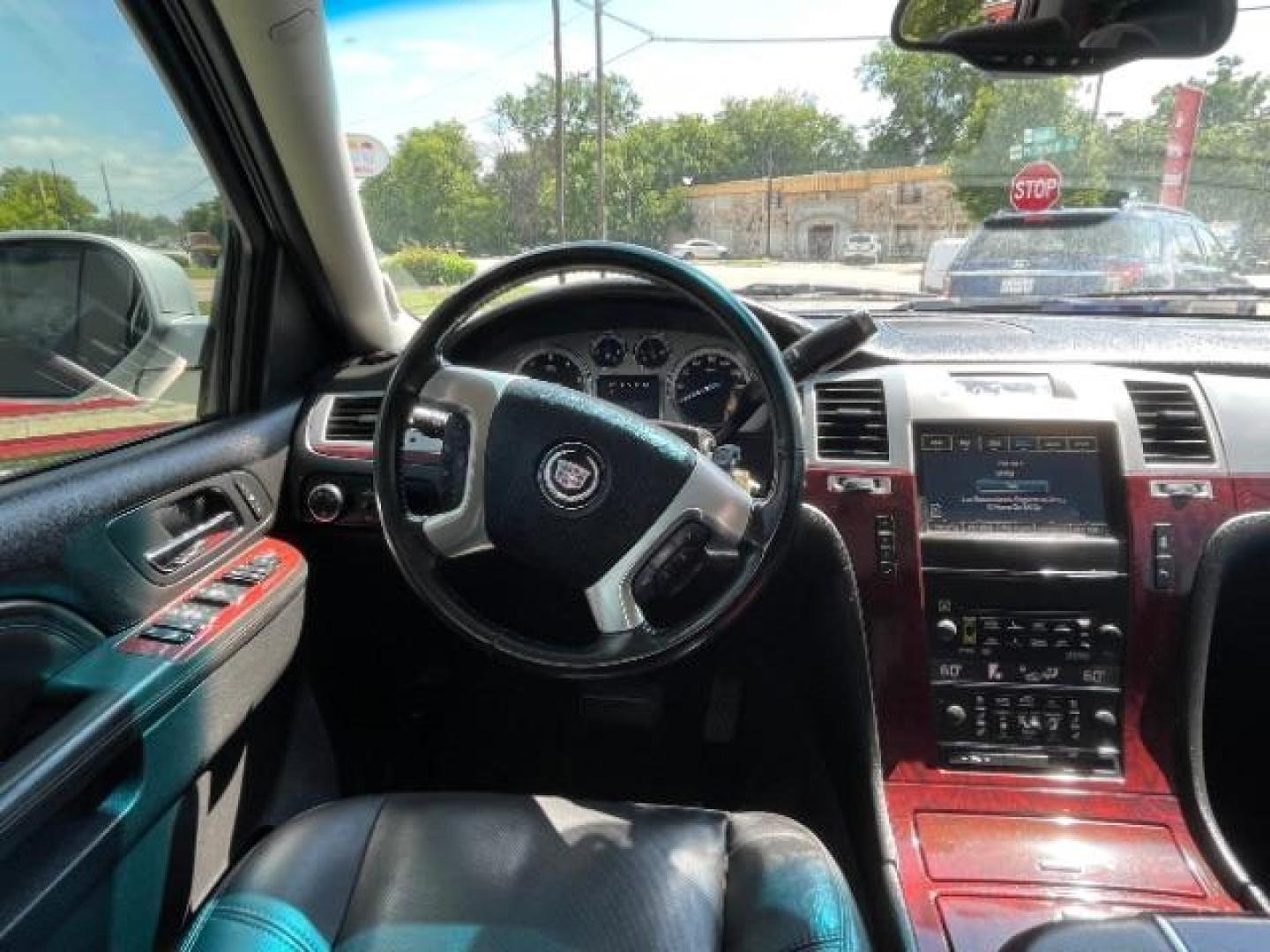 2012 Radiant Silver Metal /Ebony Leather Interi Cadillac Escalade 2WD Luxury (1GYS3BEF4CR) with an 6.2L V8 OHV 16V FFV engine, 6-Speed Automatic transmission, located at 900 South McDonald Street, McKinney, TX, 75069, (972) 529-2992, 33.189335, -96.613403 - Photo#12