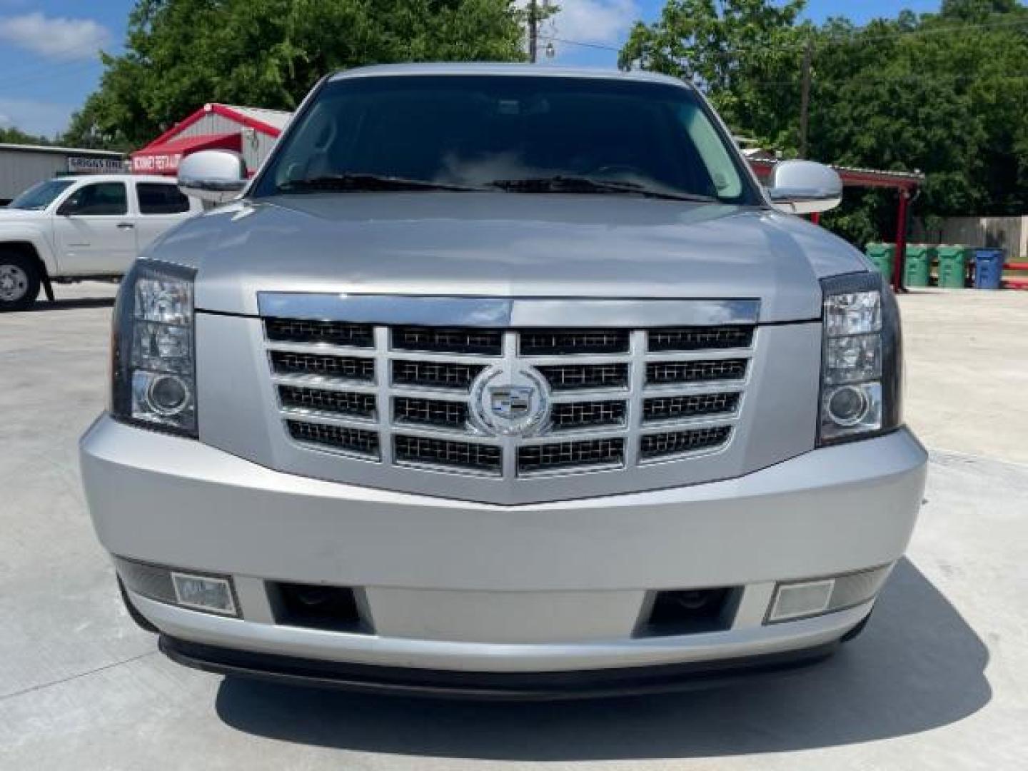 2012 Radiant Silver Metal /Ebony Leather Interi Cadillac Escalade 2WD Luxury (1GYS3BEF4CR) with an 6.2L V8 OHV 16V FFV engine, 6-Speed Automatic transmission, located at 900 South McDonald Street, McKinney, TX, 75069, (972) 529-2992, 33.189335, -96.613403 - Photo#1