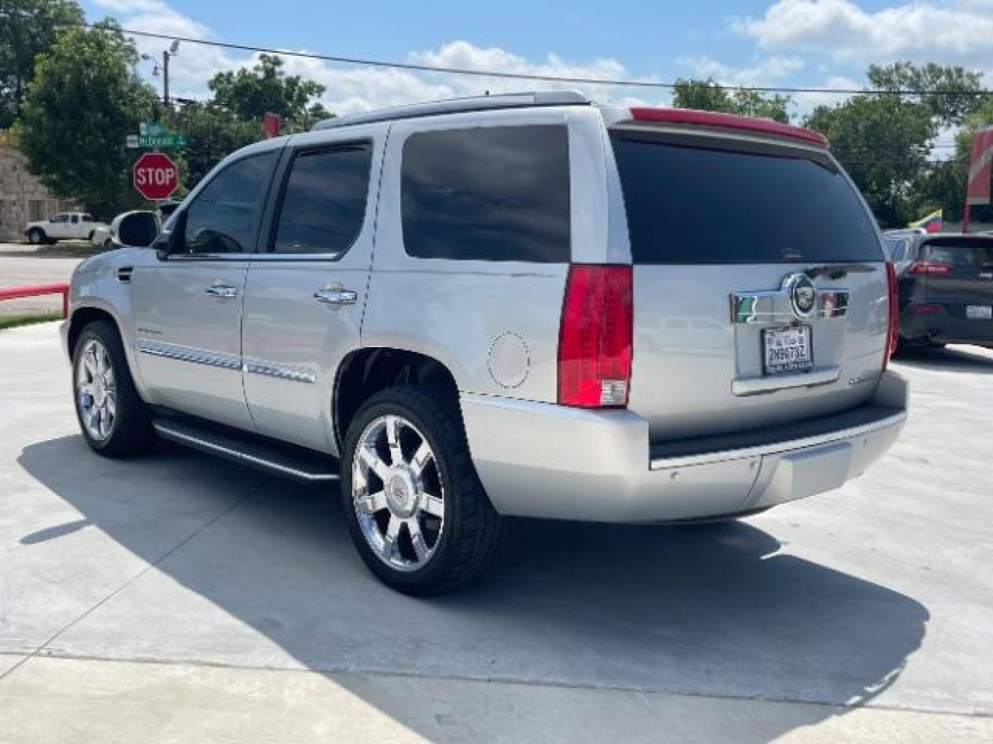 2012 Radiant Silver Metal /Ebony Leather Interi Cadillac Escalade 2WD Luxury (1GYS3BEF4CR) with an 6.2L V8 OHV 16V FFV engine, 6-Speed Automatic transmission, located at 900 South McDonald Street, McKinney, TX, 75069, (972) 529-2992, 33.189335, -96.613403 - Photo#2