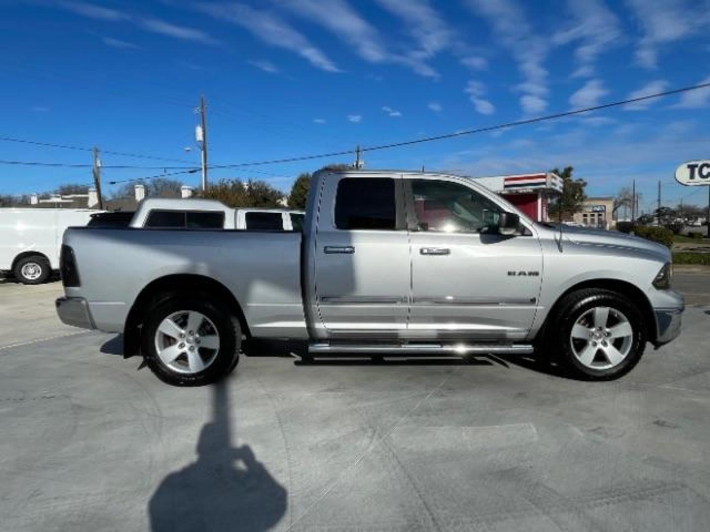 2009 Bright Silver Metall /Dark Slate/Medium Gr Dodge Ram 1500 SLT Quad Cab 2WD (1D3HB18P79S) with an 4.7L V8 SOHC 16V FFV engine, 5-Speed Automatic transmission, located at 900 South McDonald Street, McKinney, TX, 75069, (972) 529-2992, 33.189335, -96.613403 - Photo#7