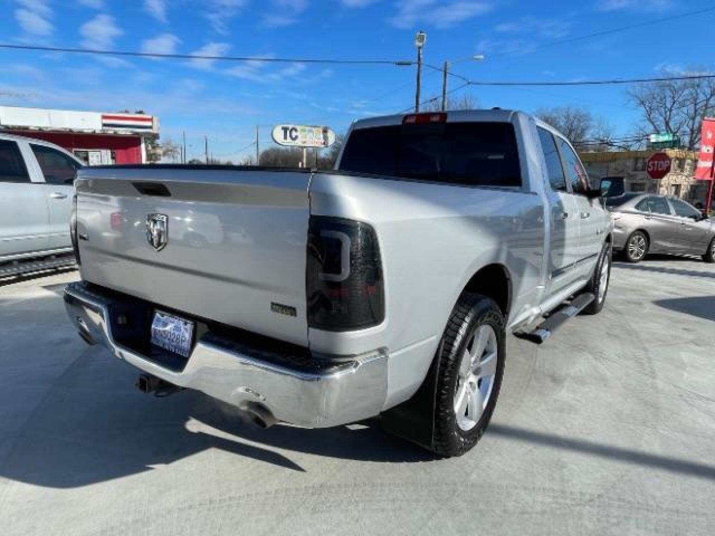 2009 Bright Silver Metall /Dark Slate/Medium Gr Dodge Ram 1500 SLT Quad Cab 2WD (1D3HB18P79S) with an 4.7L V8 SOHC 16V FFV engine, 5-Speed Automatic transmission, located at 900 South McDonald Street, McKinney, TX, 75069, (972) 529-2992, 33.189335, -96.613403 - Photo#8