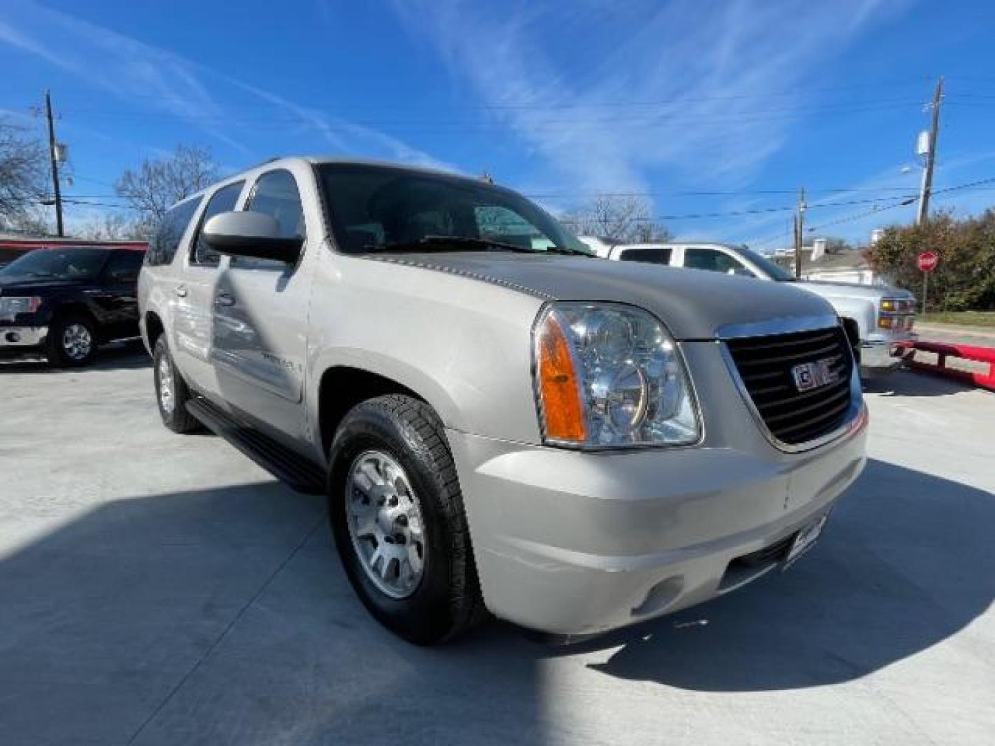 2007 Silver Birch Metalli /Light Tan Cloth Inte GMC Yukon XL SLE-1 1/2 Ton 2WD (1GKFC16017J) with an 5.3L V8 OHV 16V FFV engine, 4-Speed Automatic transmission, located at 900 South McDonald Street, McKinney, TX, 75069, (972) 529-2992, 33.189335, -96.613403 - Photo#0