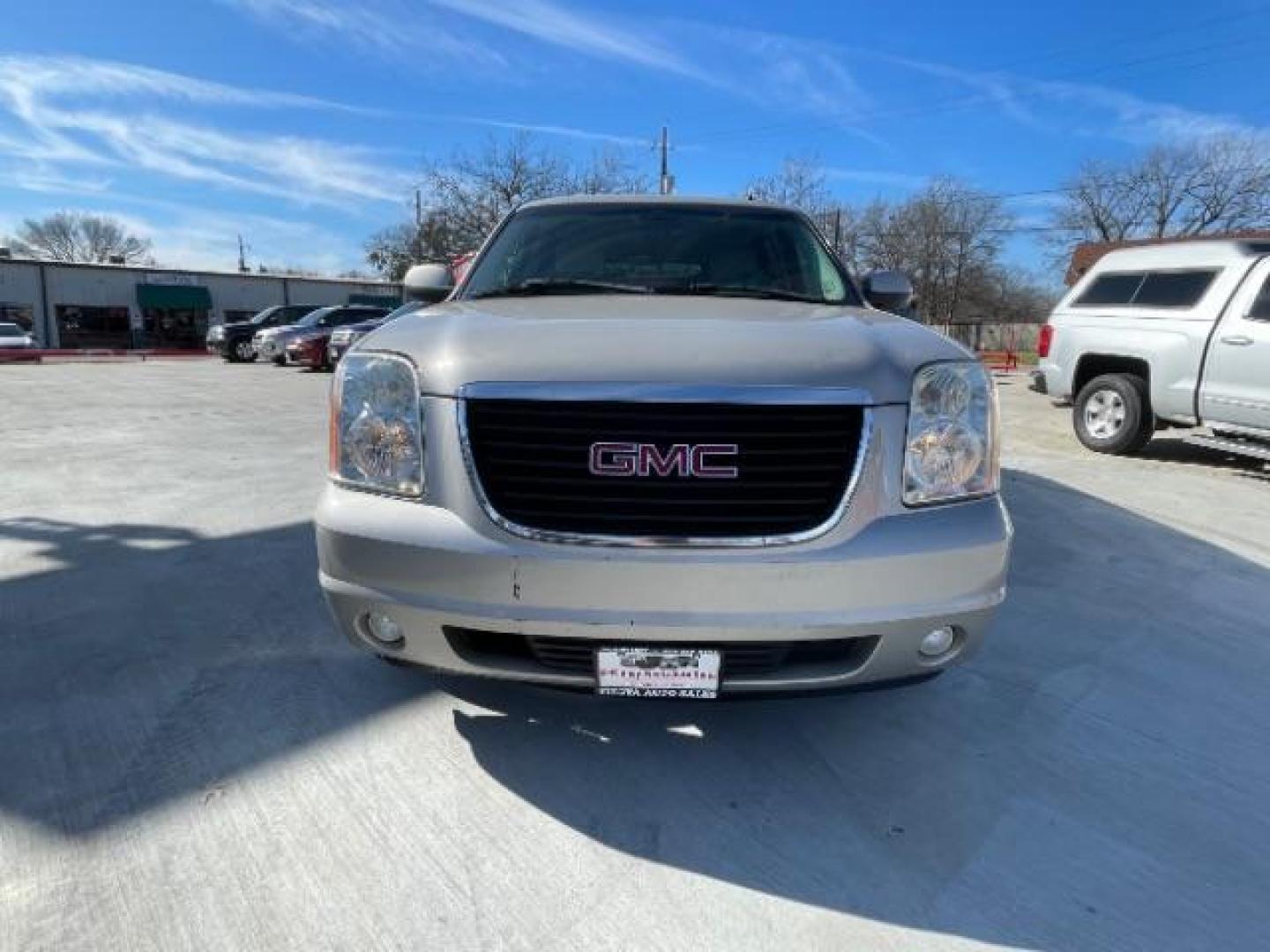 2007 Silver Birch Metalli /Light Tan Cloth Inte GMC Yukon XL SLE-1 1/2 Ton 2WD (1GKFC16017J) with an 5.3L V8 OHV 16V FFV engine, 4-Speed Automatic transmission, located at 900 South McDonald Street, McKinney, TX, 75069, (972) 529-2992, 33.189335, -96.613403 - Photo#3