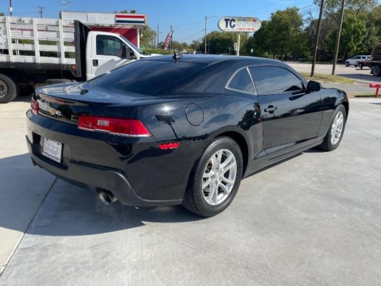 2015 Black /Black Chevrolet Camaro 1LT Coupe (2G1FD1E31F9) with an 3.6L V6 DOHC 24V FFV engine, 6-Speed Automatic transmission, located at 900 South McDonald Street, McKinney, TX, 75069, (972) 529-2992, 33.189335, -96.613403 - Photo#6