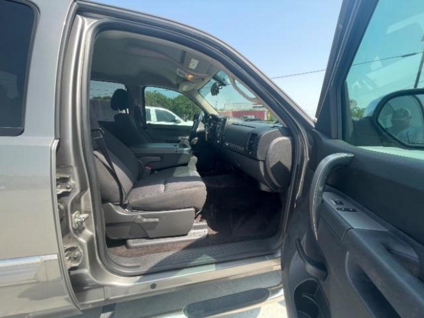 2012 Silver Ice Metallic /Ebony Cloth Interior Chevrolet Silverado 1500 LT Crew Cab 2WD (3GCPCSE09CG) with an 5.3L V8 OHV 16V FFV engine, 6-Speed Automatic transmission, located at 900 South McDonald Street, McKinney, TX, 75069, (972) 529-2992, 33.189335, -96.613403 - Photo#9