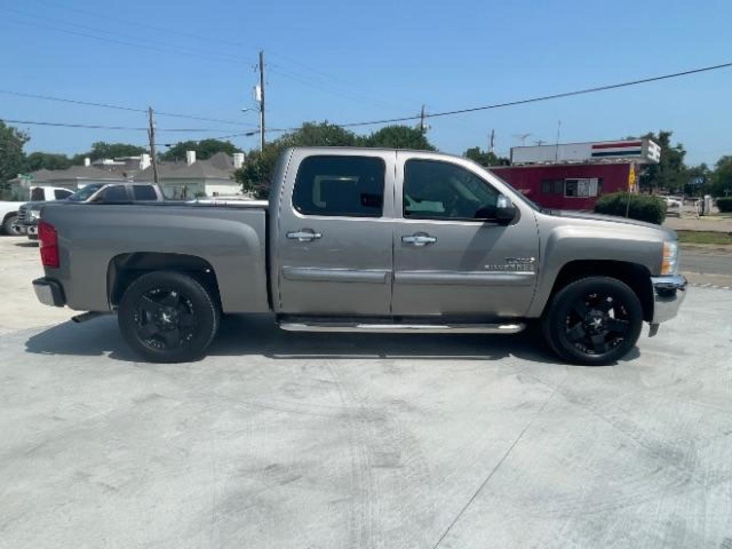 2012 Silver Ice Metallic /Ebony Cloth Interior Chevrolet Silverado 1500 LT Crew Cab 2WD (3GCPCSE09CG) with an 5.3L V8 OHV 16V FFV engine, 6-Speed Automatic transmission, located at 900 South McDonald Street, McKinney, TX, 75069, (972) 529-2992, 33.189335, -96.613403 - Photo#10