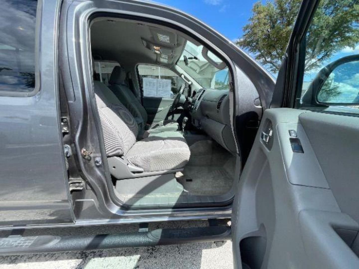 2016 Gun Metallic /Black cloth Nissan Frontier SL Crew Cab 5AT 2WD (1N6AD0ER2GN) with an 4.0L V6 DOHC 24V engine, 5-Speed Automatic transmission, located at 900 South McDonald Street, McKinney, TX, 75069, (972) 529-2992, 33.189335, -96.613403 - Photo#11