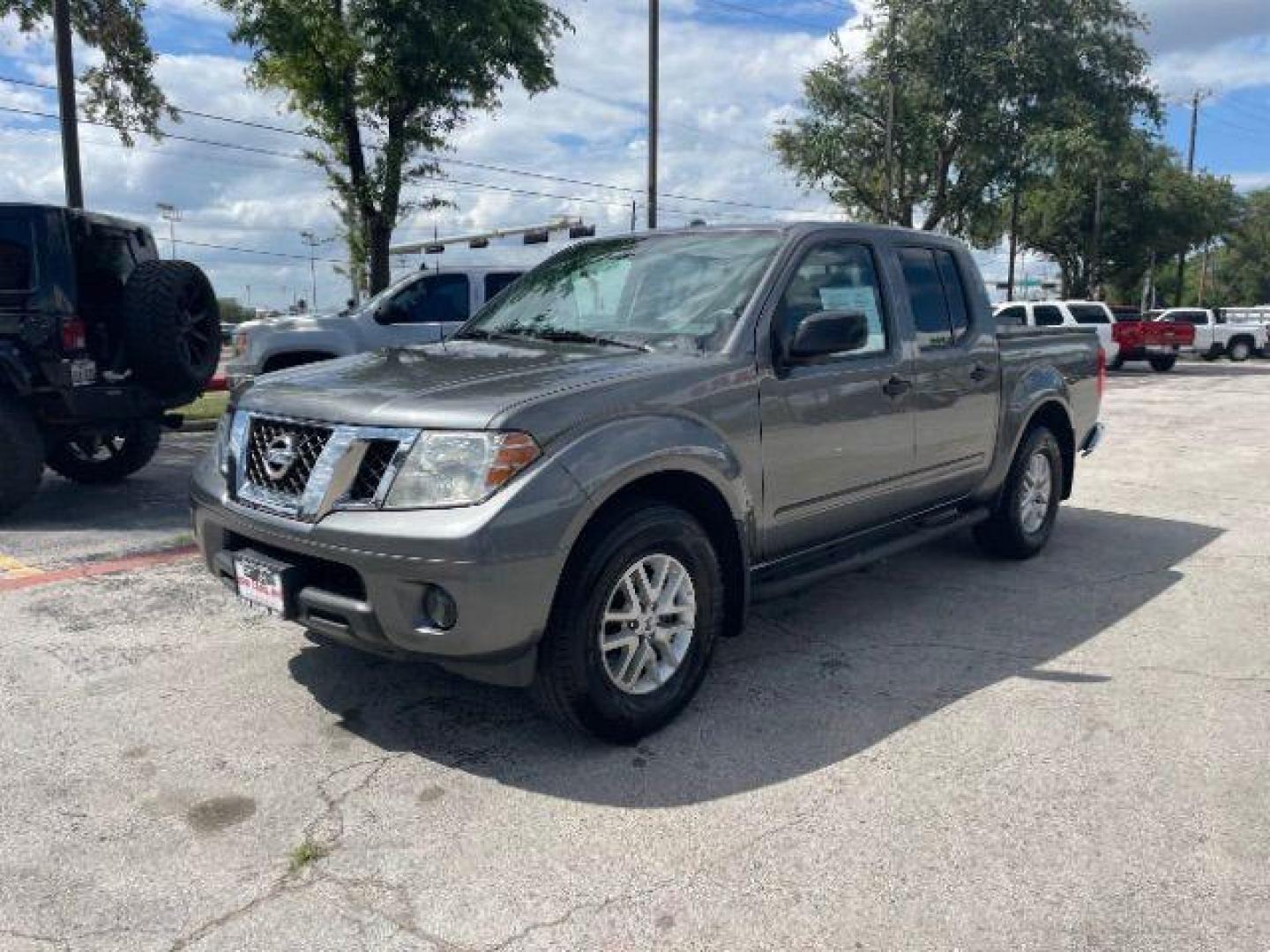 2016 Gun Metallic /Black cloth Nissan Frontier SL Crew Cab 5AT 2WD (1N6AD0ER2GN) with an 4.0L V6 DOHC 24V engine, 5-Speed Automatic transmission, located at 900 South McDonald Street, McKinney, TX, 75069, (972) 529-2992, 33.189335, -96.613403 - Photo#4