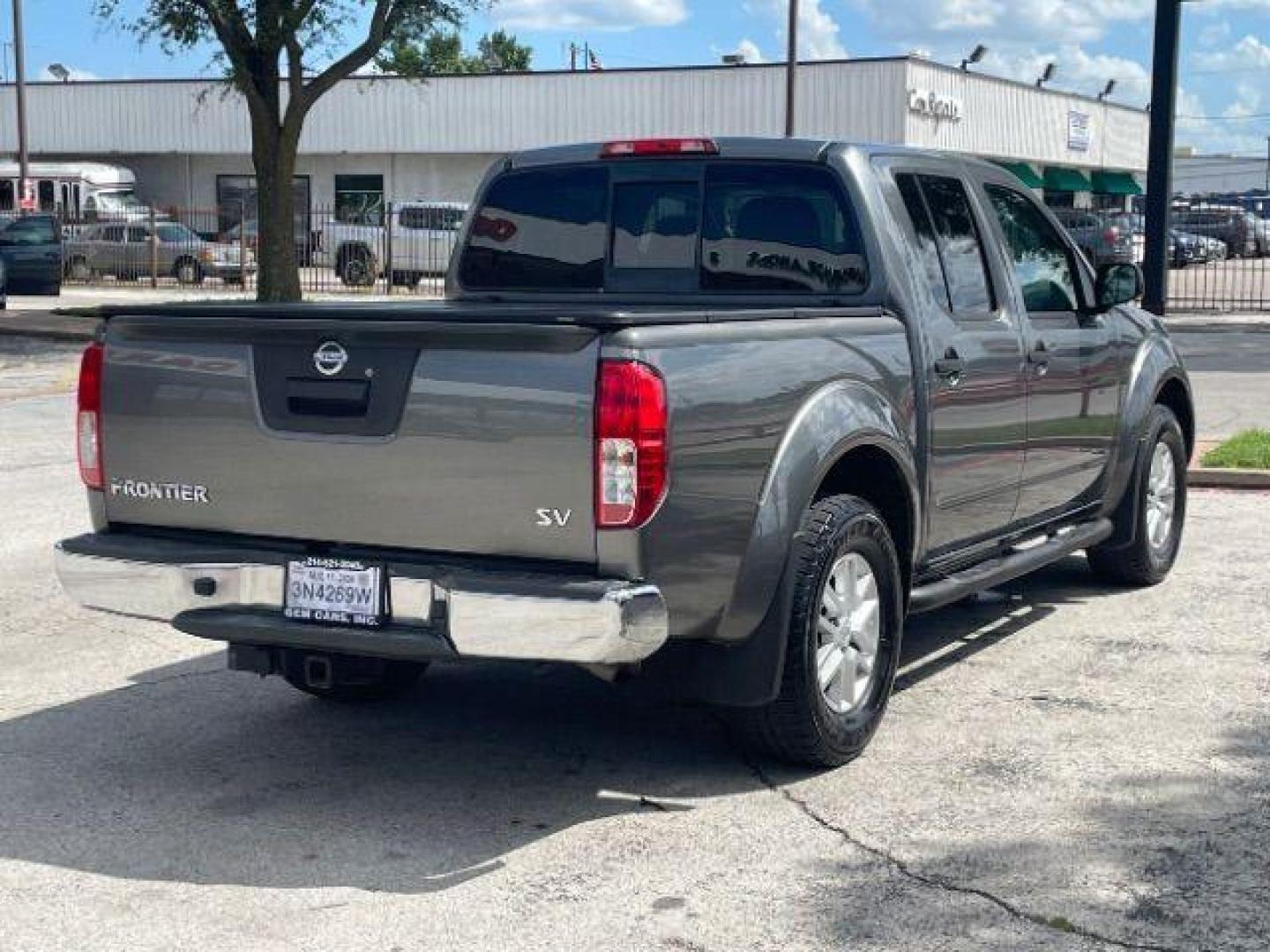 2016 Gun Metallic /Black cloth Nissan Frontier SL Crew Cab 5AT 2WD (1N6AD0ER2GN) with an 4.0L V6 DOHC 24V engine, 5-Speed Automatic transmission, located at 900 South McDonald Street, McKinney, TX, 75069, (972) 529-2992, 33.189335, -96.613403 - Photo#6