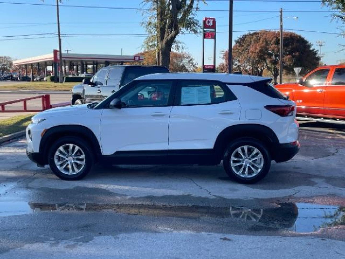 2023 Summit White /Jet Black Chevrolet Trailblazer LS (KL79MMS28PB) with an 1.2L L3 DOHC 12V engine, 9-Speed Automatic transmission, located at 900 South McDonald Street, McKinney, TX, 75069, (972) 529-2992, 33.189335, -96.613403 - Photo#3