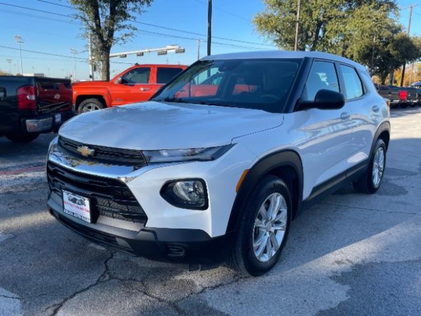 2023 Summit White /Jet Black Chevrolet Trailblazer LS (KL79MMS28PB) with an 1.2L L3 DOHC 12V engine, 9-Speed Automatic transmission, located at 900 South McDonald Street, McKinney, TX, 75069, (972) 529-2992, 33.189335, -96.613403 - Photo#4