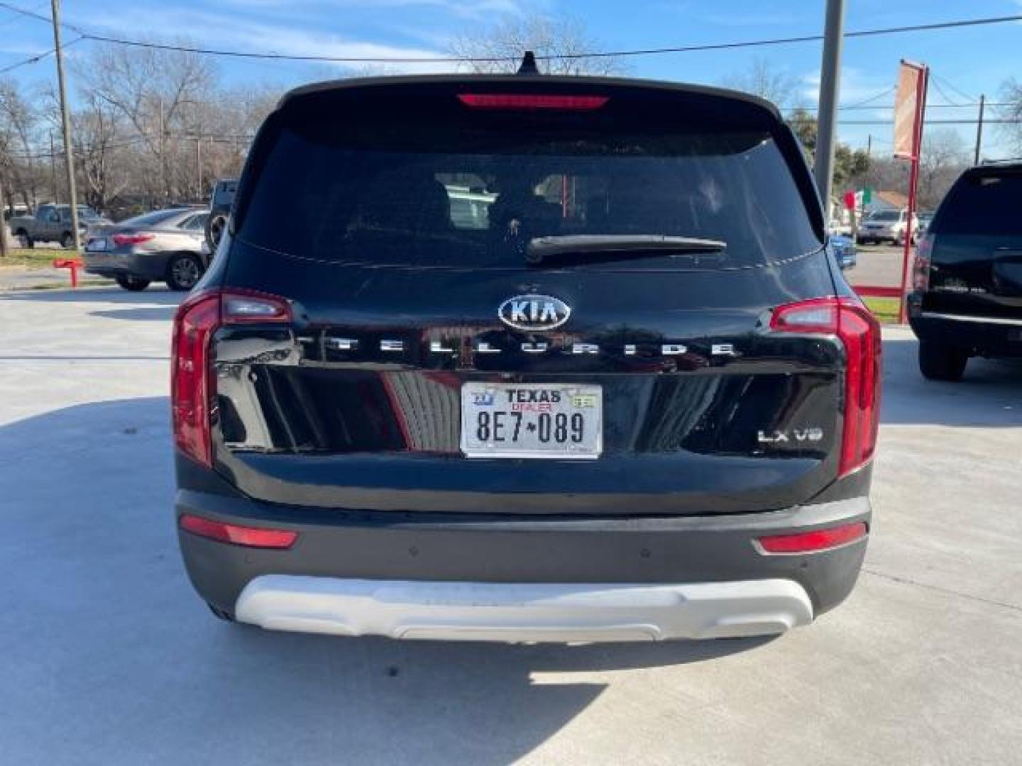 2020 Ebony Black /Black SOFINO, leatherette Kia Telluride LX (5XYP24HC6LG) with an 3.8L V6 DOHC 24V engine, 8-Speed Automatic transmission, located at 900 South McDonald Street, McKinney, TX, 75069, (972) 529-2992, 33.189335, -96.613403 - Photo#5