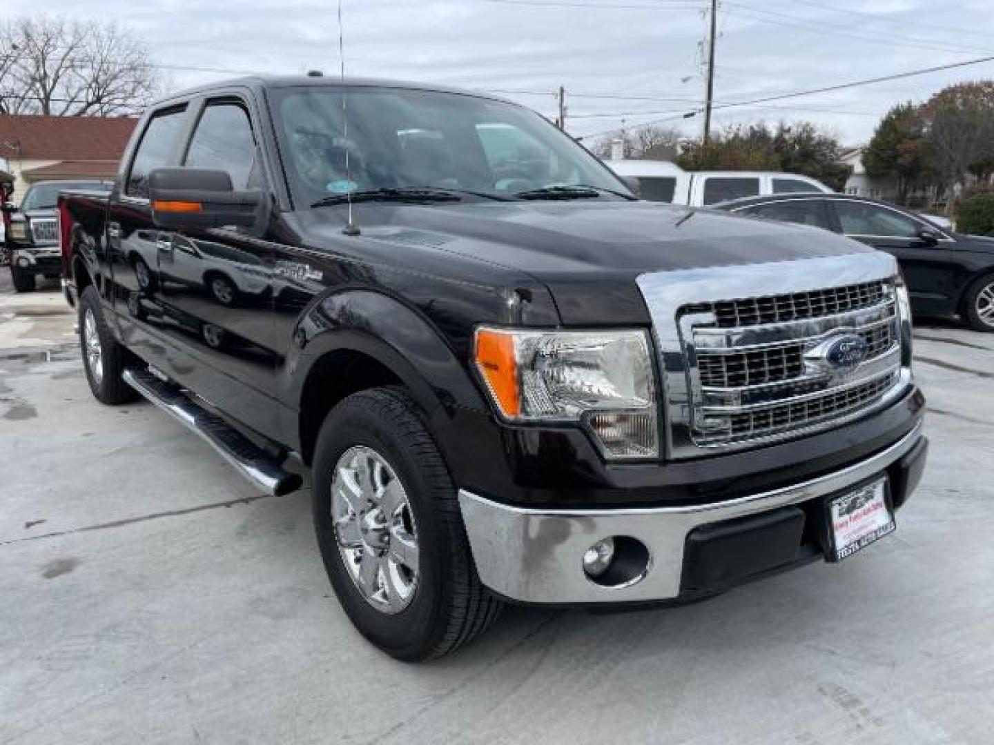 2013 Brown /Tan cloth Ford F-150 XLT SuperCrew 5.5-ft. Bed 2WD (1FTFW1CF1DF) with an 5.0L V8 engine, 6-Speed Automatic transmission, located at 900 South McDonald Street, McKinney, TX, 75069, (972) 529-2992, 33.189335, -96.613403 - Photo#0