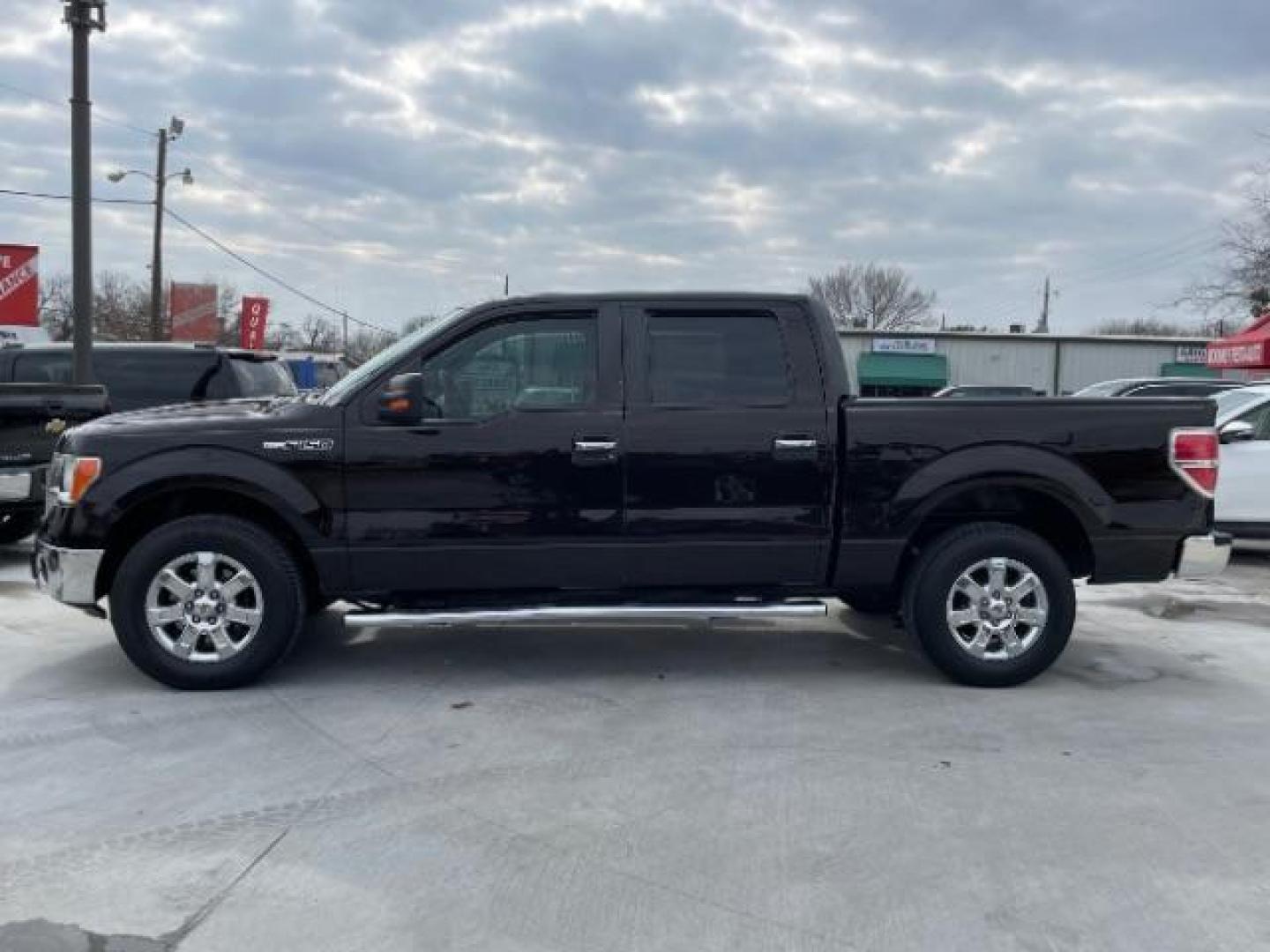 2013 Brown /Tan cloth Ford F-150 XLT SuperCrew 5.5-ft. Bed 2WD (1FTFW1CF1DF) with an 5.0L V8 engine, 6-Speed Automatic transmission, located at 900 South McDonald Street, McKinney, TX, 75069, (972) 529-2992, 33.189335, -96.613403 - Photo#1