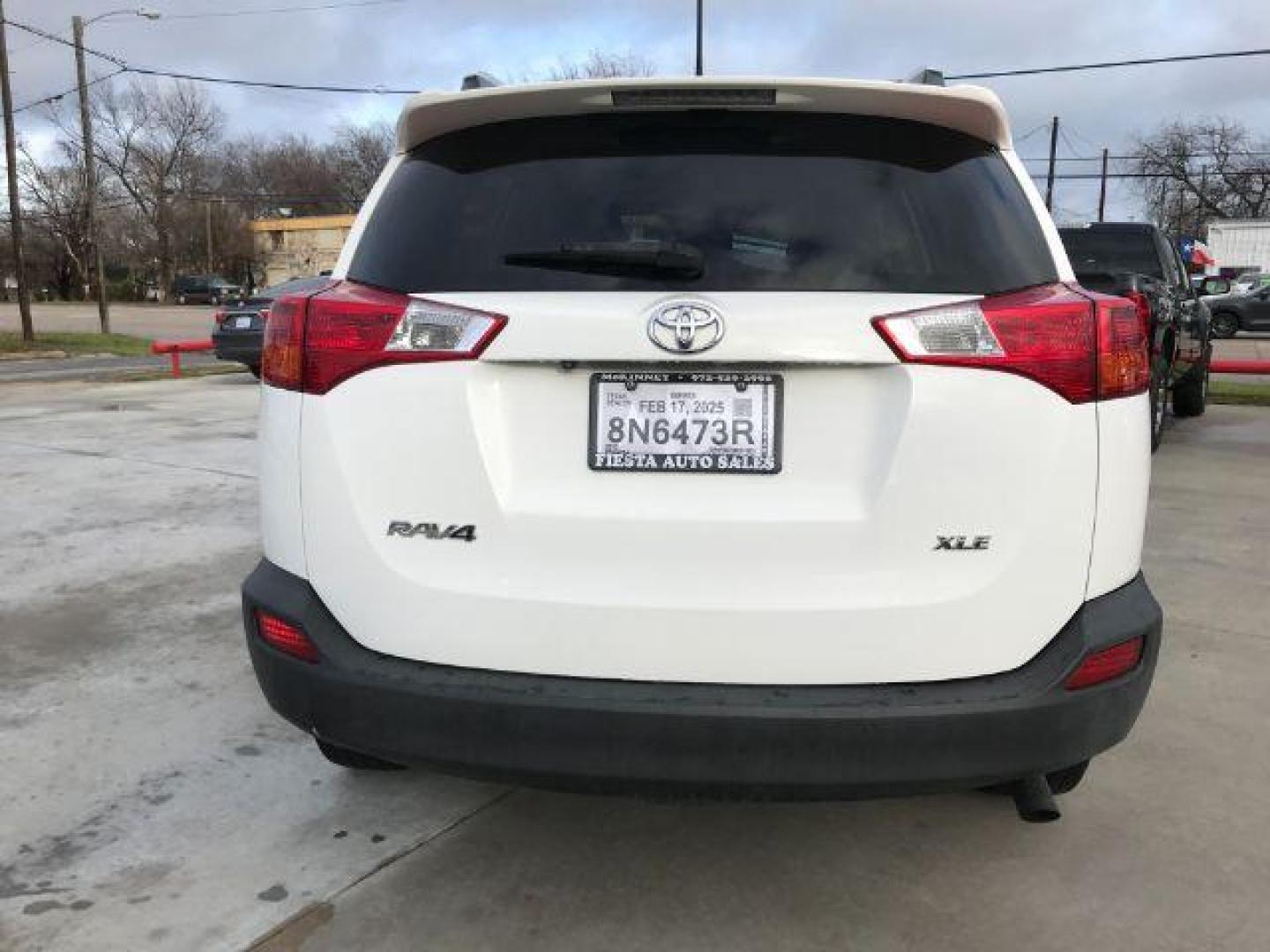 2013 Super White /Ash Toyota RAV4 XLE FWD (JTMWFREV4DD) with an 2.5L L4 DOHC 16V engine, 6-Speed Automatic transmission, located at 900 South McDonald Street, McKinney, TX, 75069, (972) 529-2992, 33.189335, -96.613403 - Photo#5