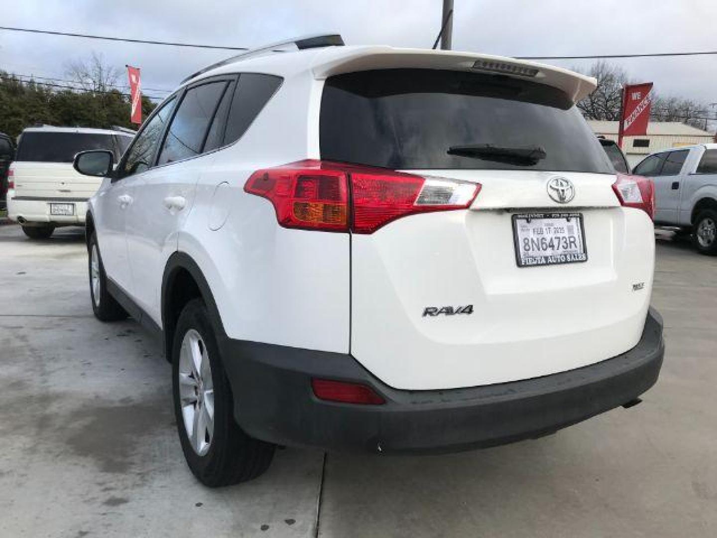 2013 Super White /Ash Toyota RAV4 XLE FWD (JTMWFREV4DD) with an 2.5L L4 DOHC 16V engine, 6-Speed Automatic transmission, located at 900 South McDonald Street, McKinney, TX, 75069, (972) 529-2992, 33.189335, -96.613403 - Photo#6