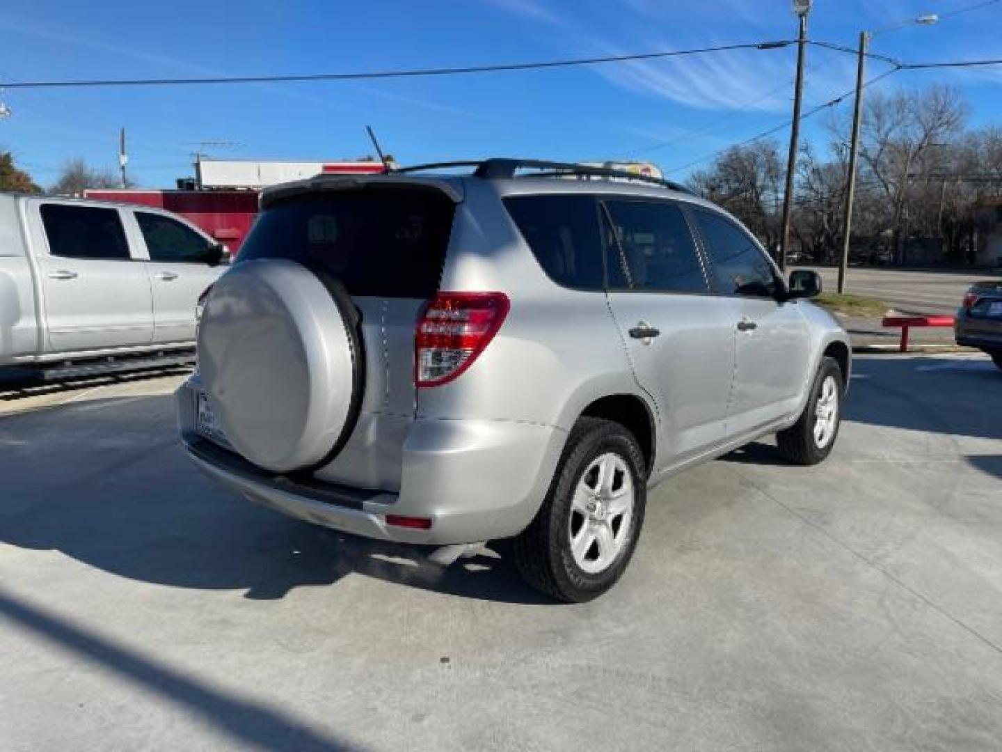 2012 Silver /Gray cloth Toyota Rav4 Base (2T3ZF4DV6CW) with an 2.5L engine, Automatic transmission, located at 900 South McDonald Street, McKinney, TX, 75069, (972) 529-2992, 33.189335, -96.613403 - Photo#6