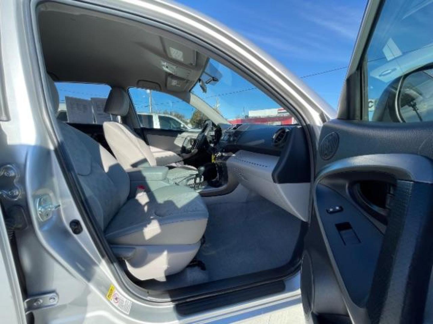 2012 Silver /Gray cloth Toyota Rav4 Base (2T3ZF4DV6CW) with an 2.5L engine, Automatic transmission, located at 900 South McDonald Street, McKinney, TX, 75069, (972) 529-2992, 33.189335, -96.613403 - Photo#8