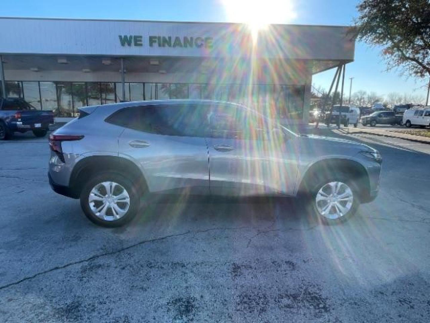 2024 Silver /Black cloth Chevrolet Trax Base (KL77LFE2XRC) , Automatic transmission, located at 900 South McDonald Street, McKinney, TX, 75069, (972) 529-2992, 33.189335, -96.613403 - Photo#9